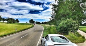 Historie automobilů: Od prvních vozidel až po dnešní moderní auta