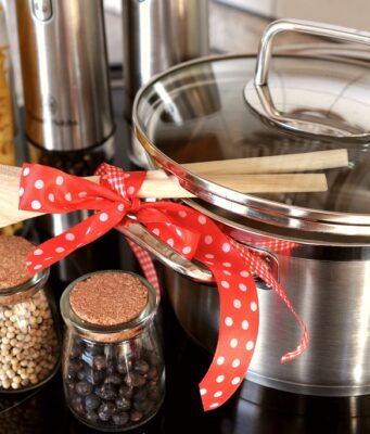 Tradiční český guláš s knedlíky