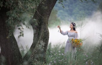 Nejnovější trendy v líčení a úpravě vlasů pro tento sezón