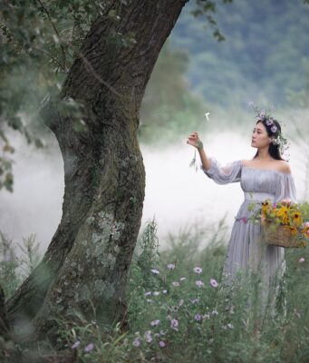 Nejnovější trendy v líčení a úpravě vlasů pro tento sezón